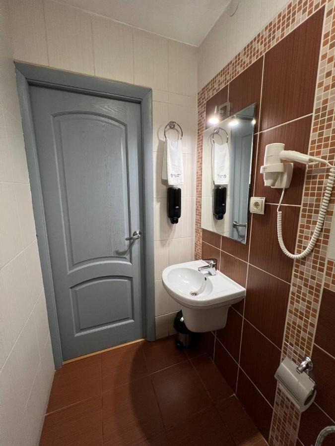 Pallada Hotel Ternopil Bagian luar foto