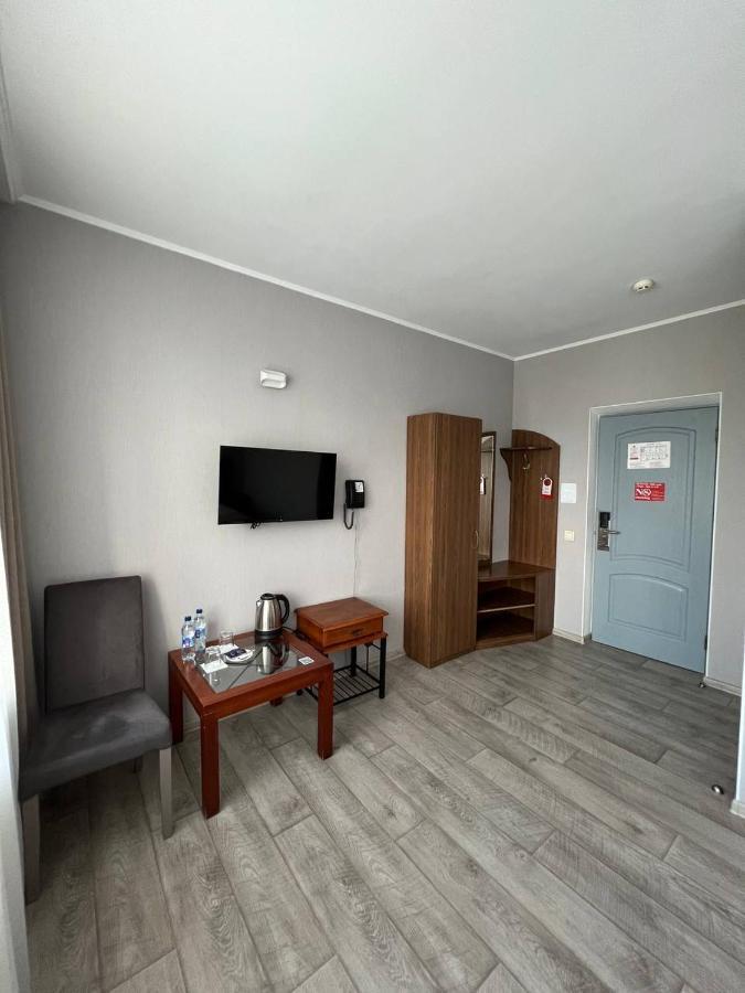 Pallada Hotel Ternopil Bagian luar foto