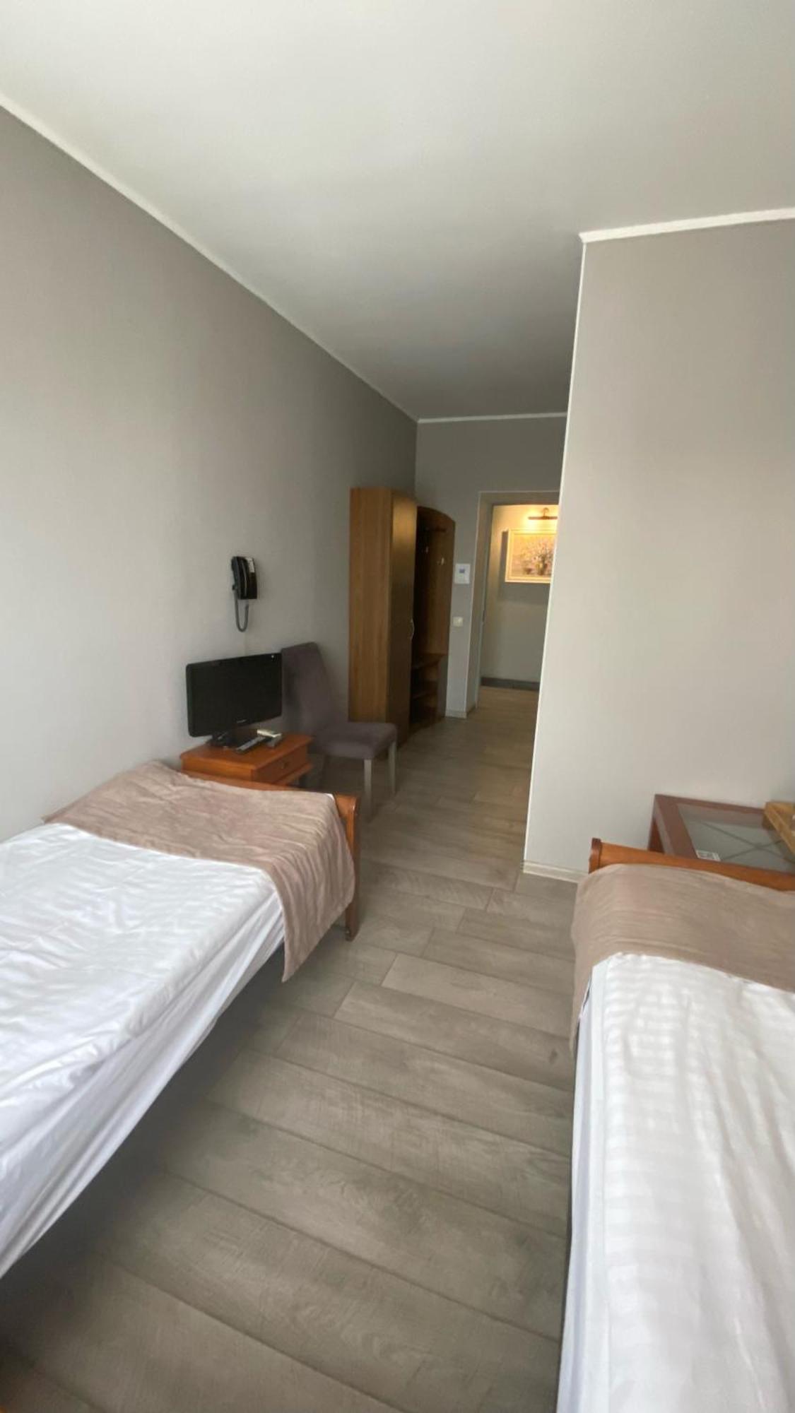 Pallada Hotel Ternopil Bagian luar foto